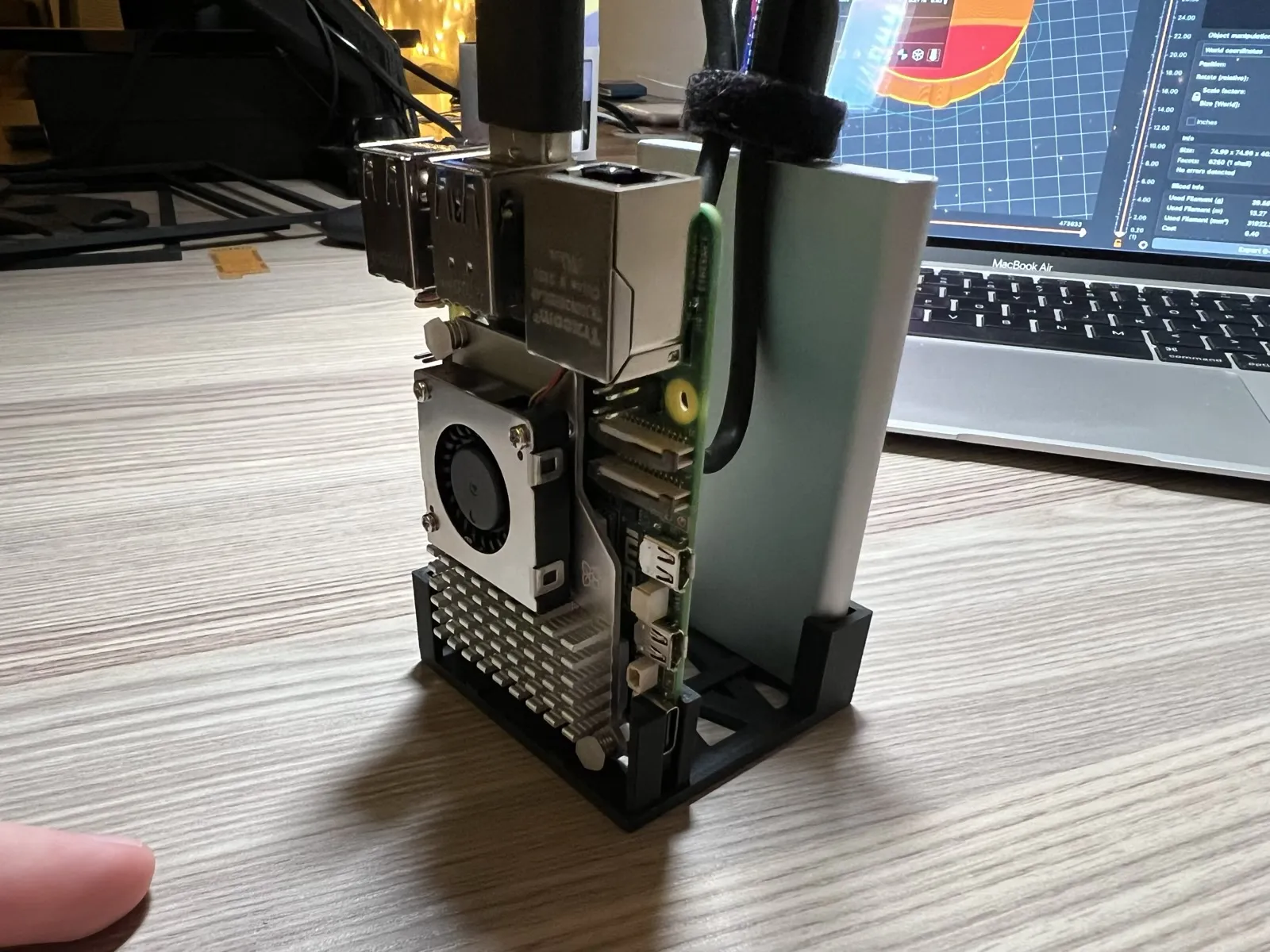 Raspberry Pi 5 and any SSD vertical stand (parametric)