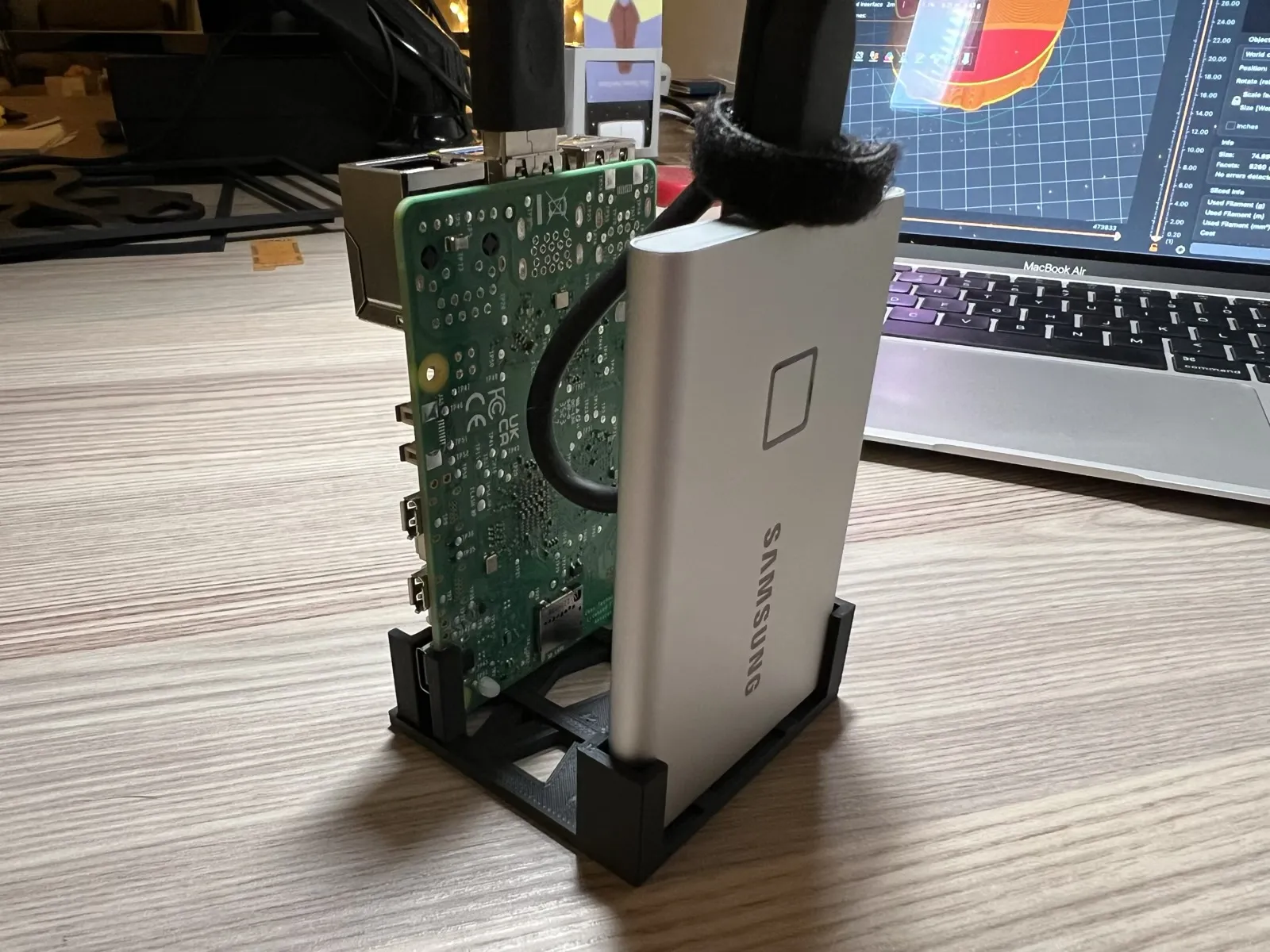 Raspberry Pi 5 and any SSD vertical stand (parametric)