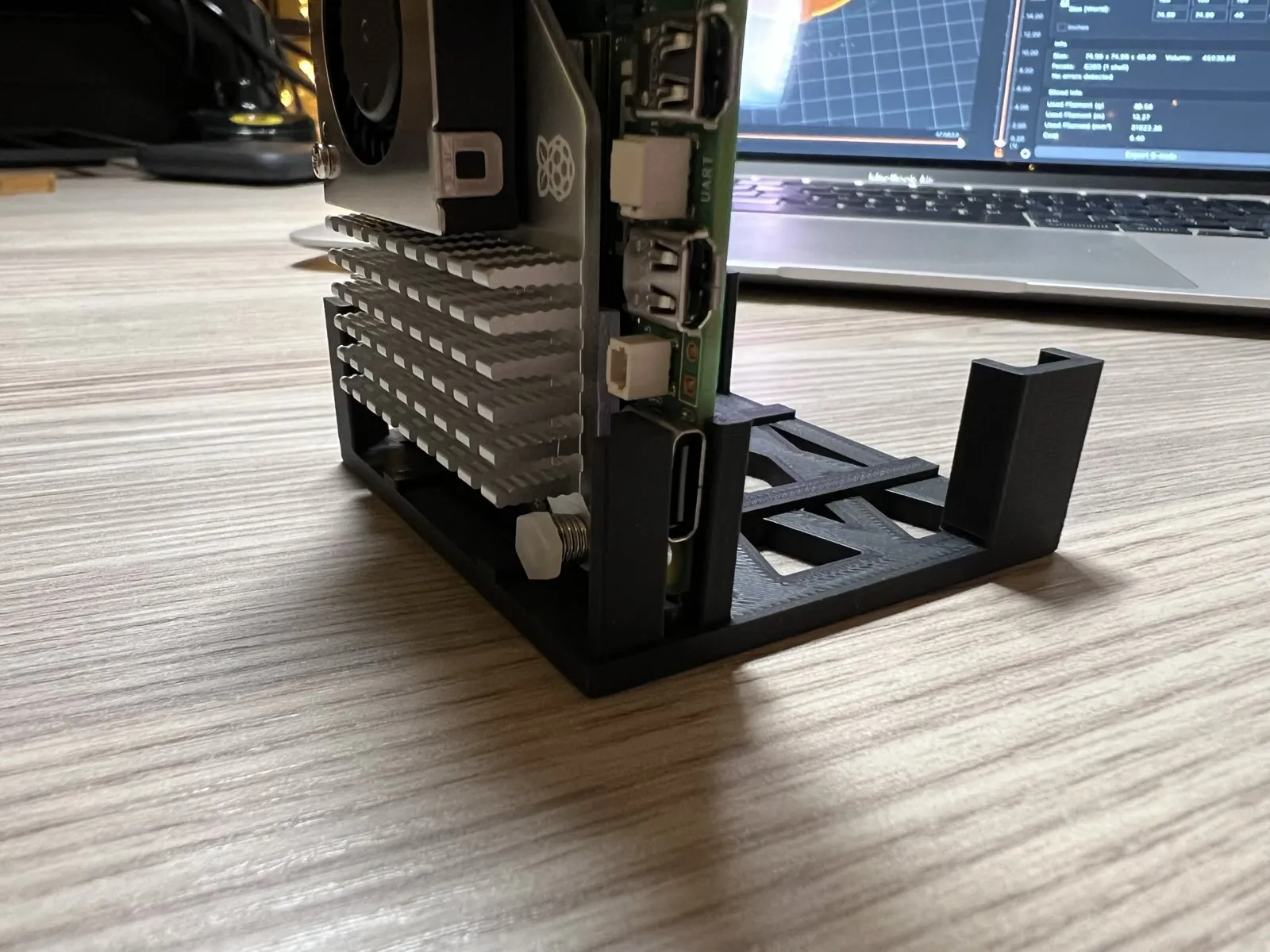 Raspberry Pi 5 and any SSD vertical stand (parametric)