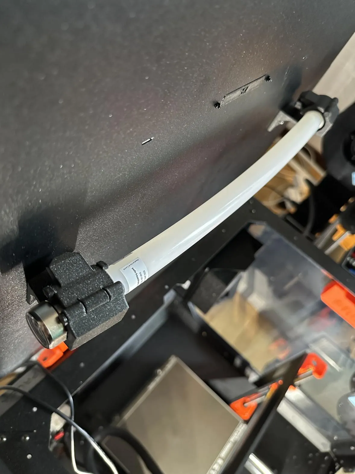 Đế gắn bình chữa cháy có lẫy