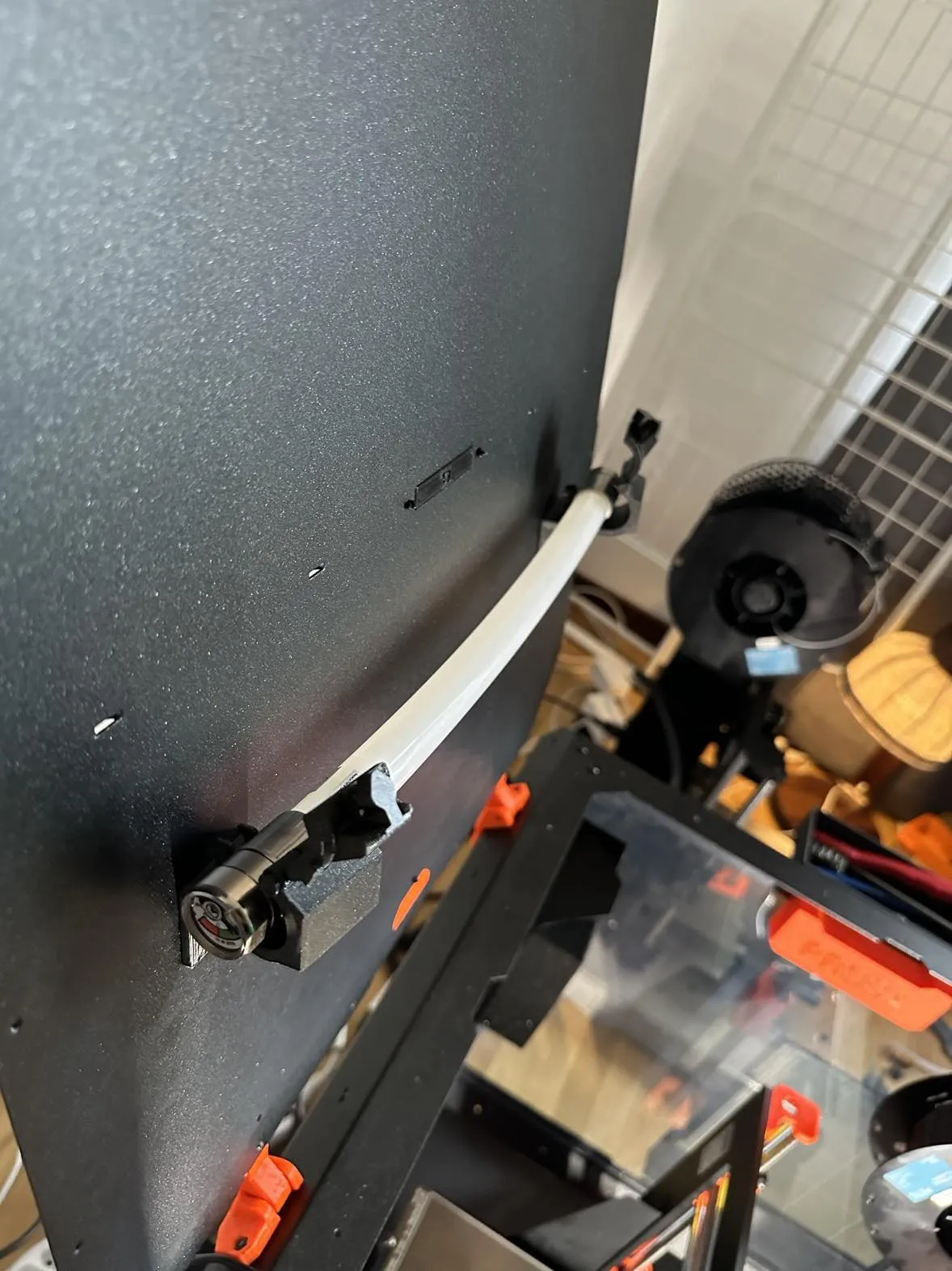 Đế gắn bình chữa cháy có lẫy