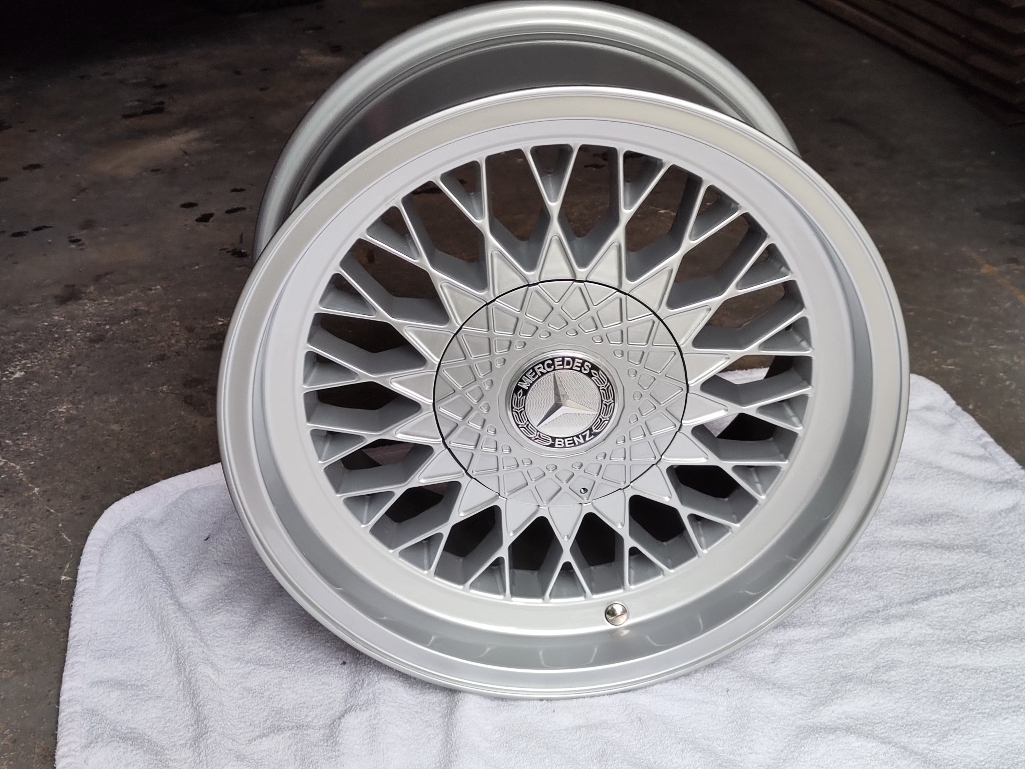 Tiêu đề Bánh xe nhôm Rial lưới trung tâm Tóm tắt Đây là sự