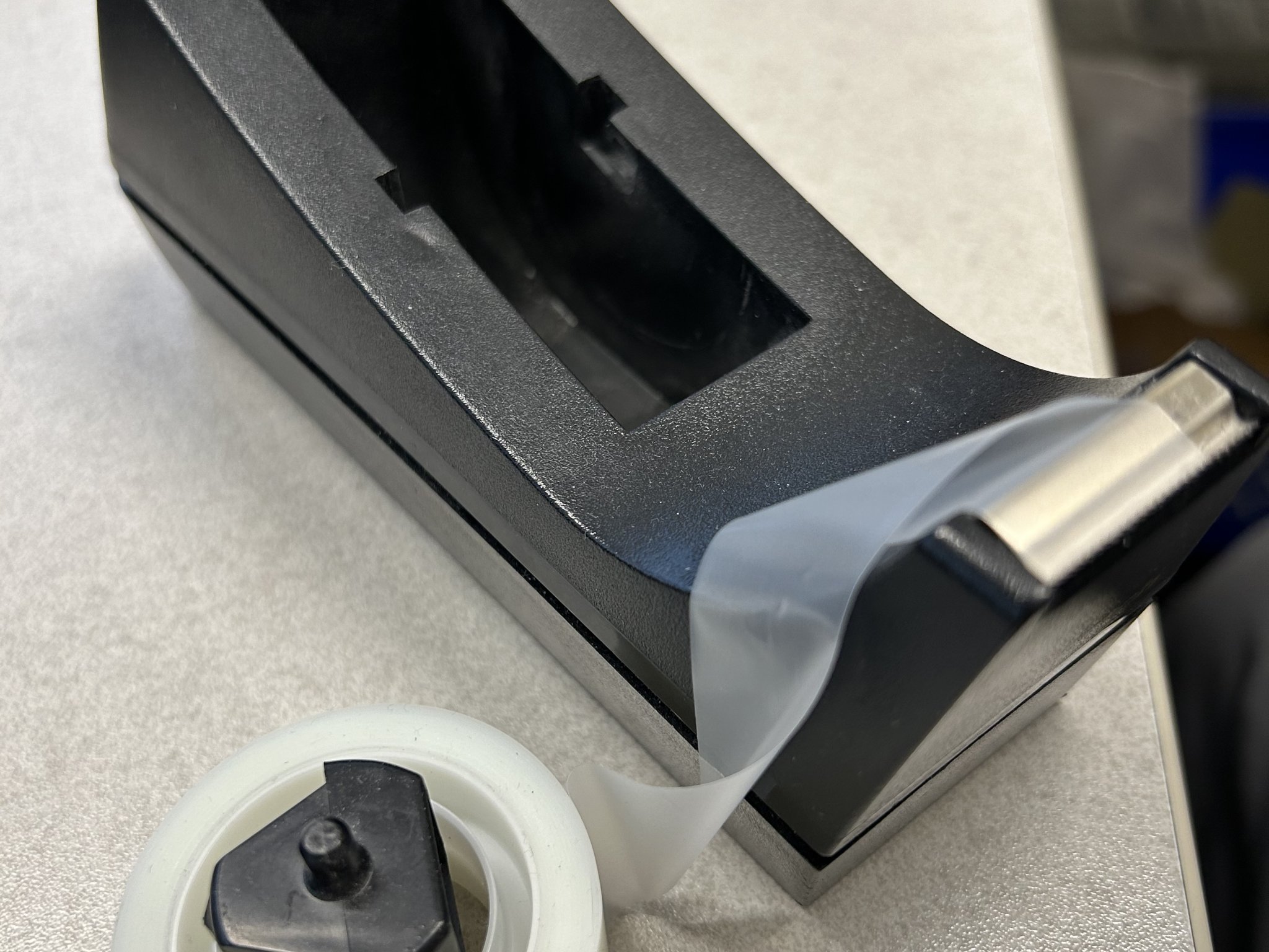 Adaptateur pour rouleaux adhésif.