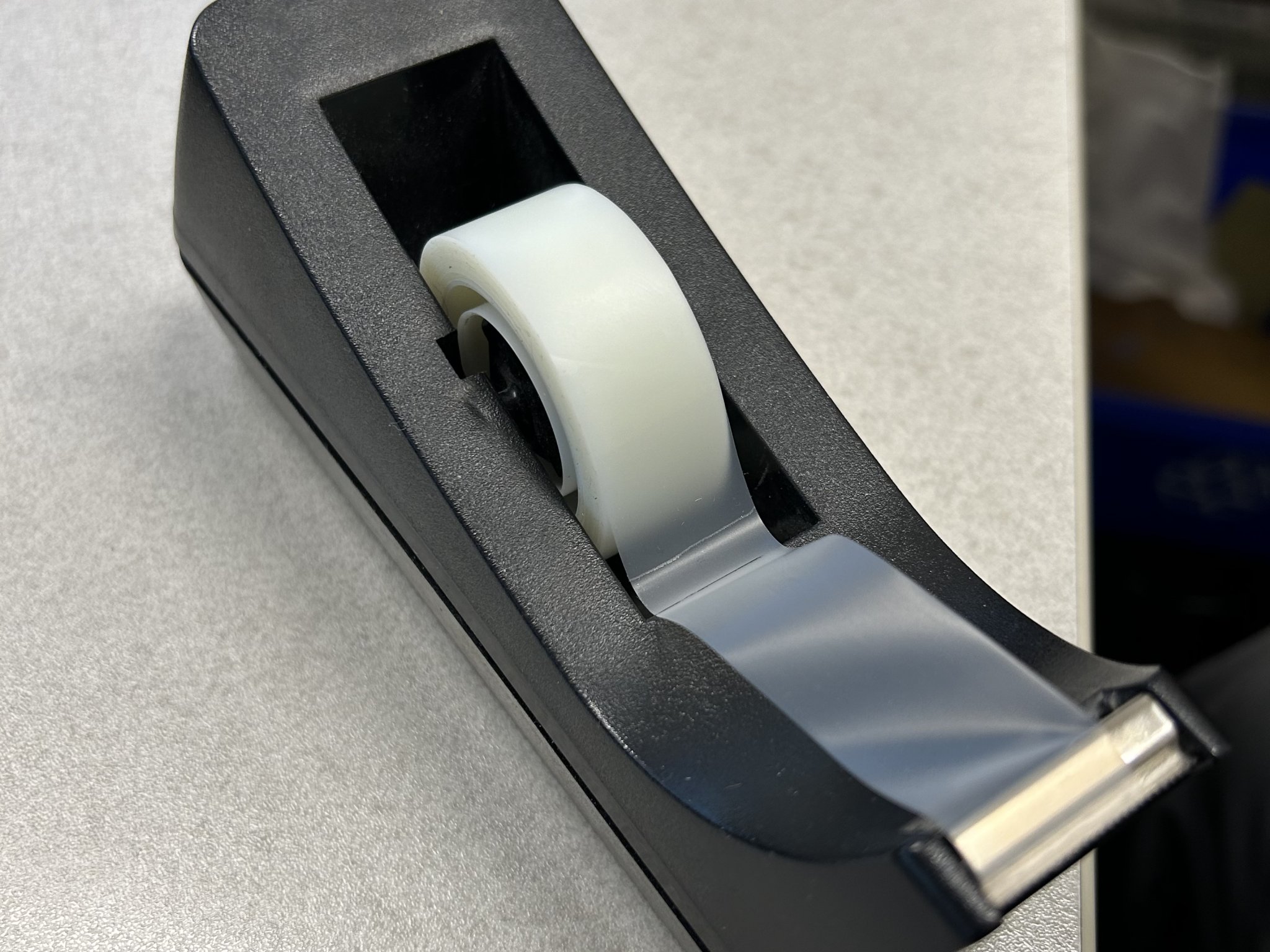 Adaptateur pour rouleaux adhésif.