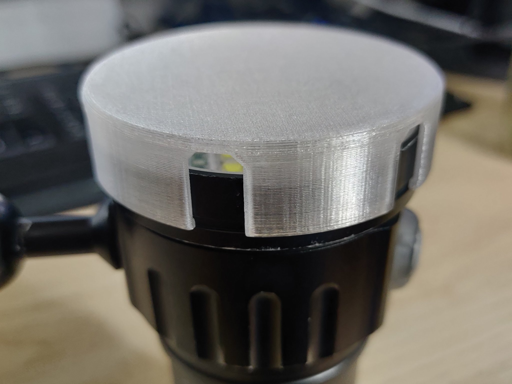 Tiêu đề Máy khuếch tán ánh sáng dưới nước Tóm tắt Bộ khu