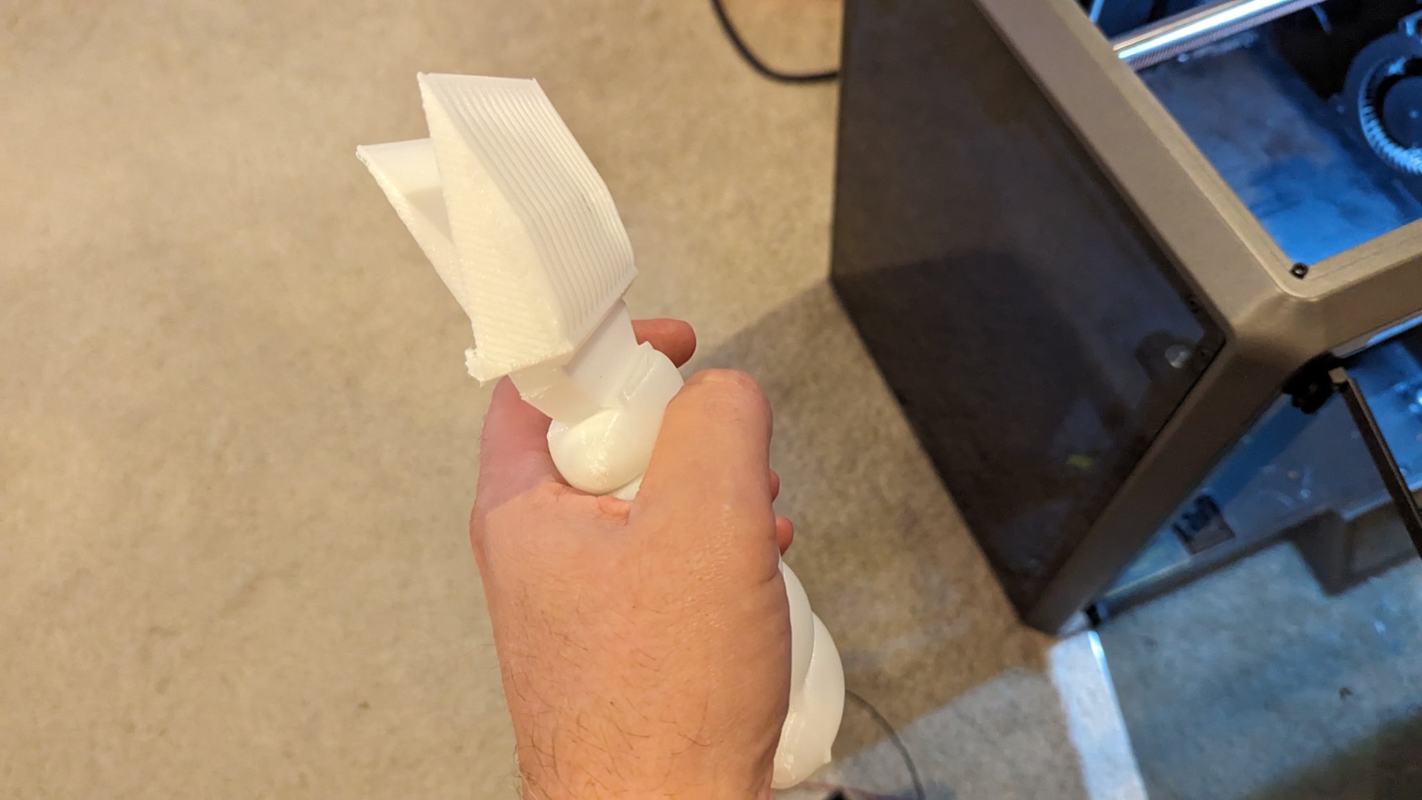 Flipping ice scraper