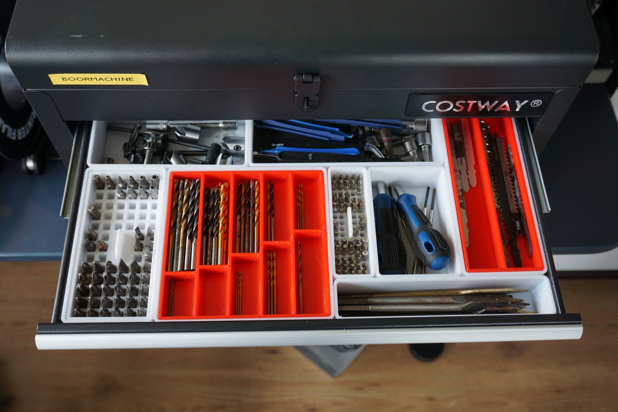 Tiêu đề Tổ chức ngăn kéo với các vật chèn cho dụng cụ mũi