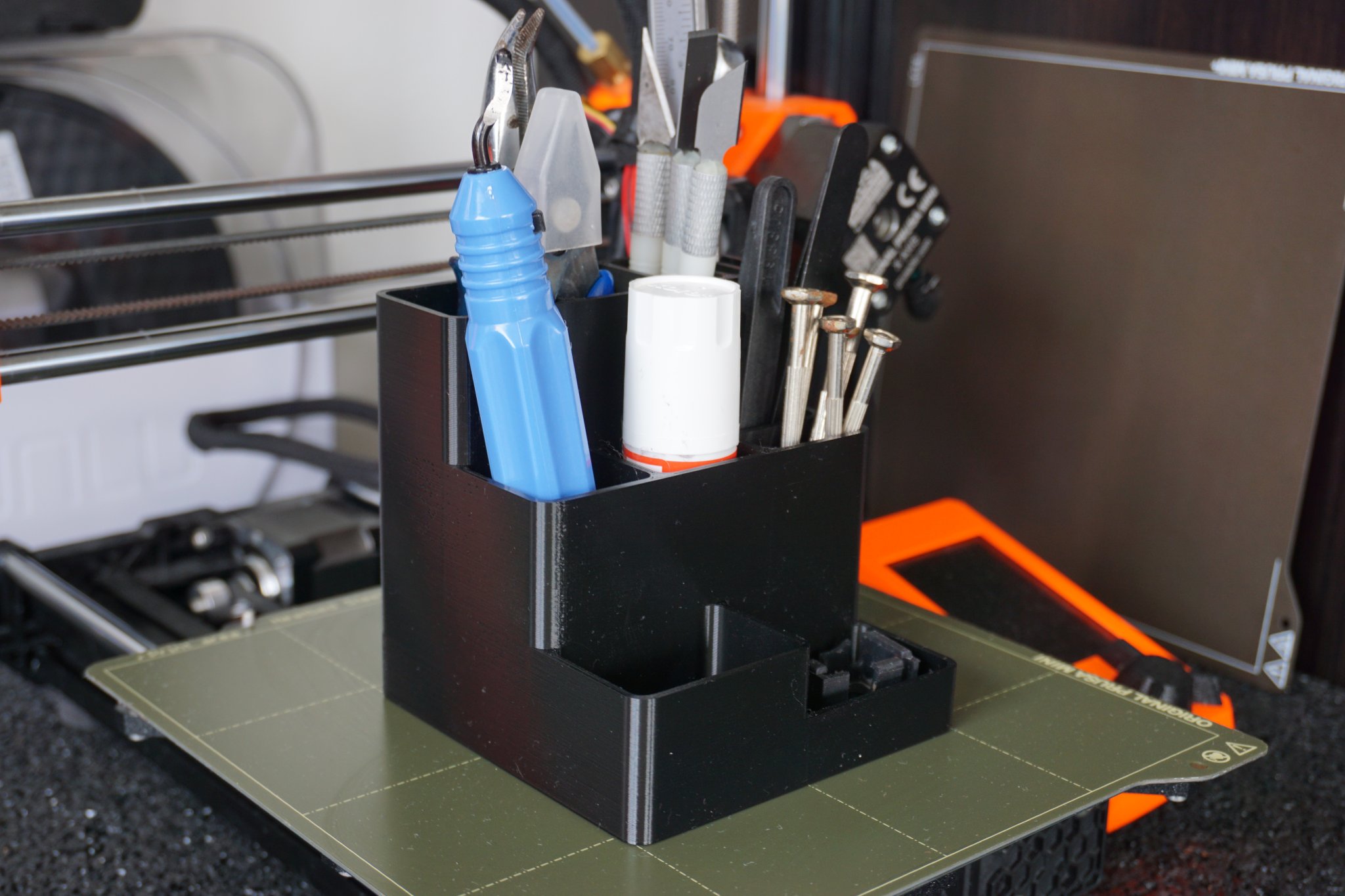 Kệ Đựng Đồ Văn Phòng và Dụng Cụ In 3D Tối Giản