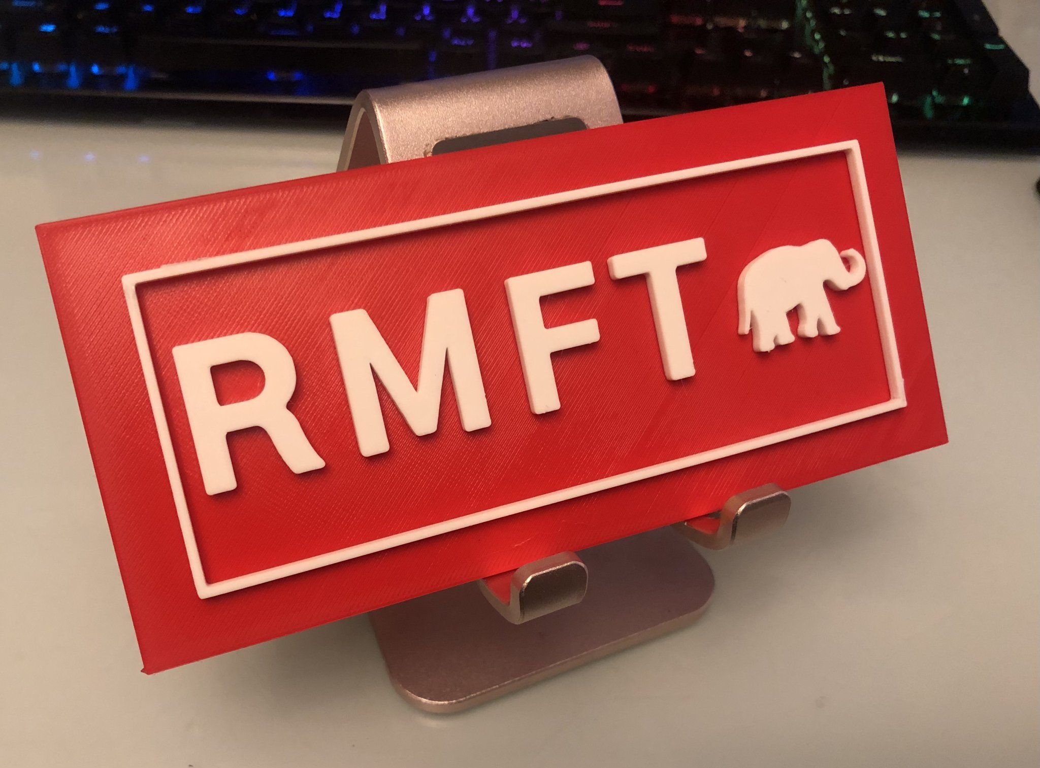 Tiêu đề Bảng hiệu người hâm mộ thủy triều đỏ thẫm của