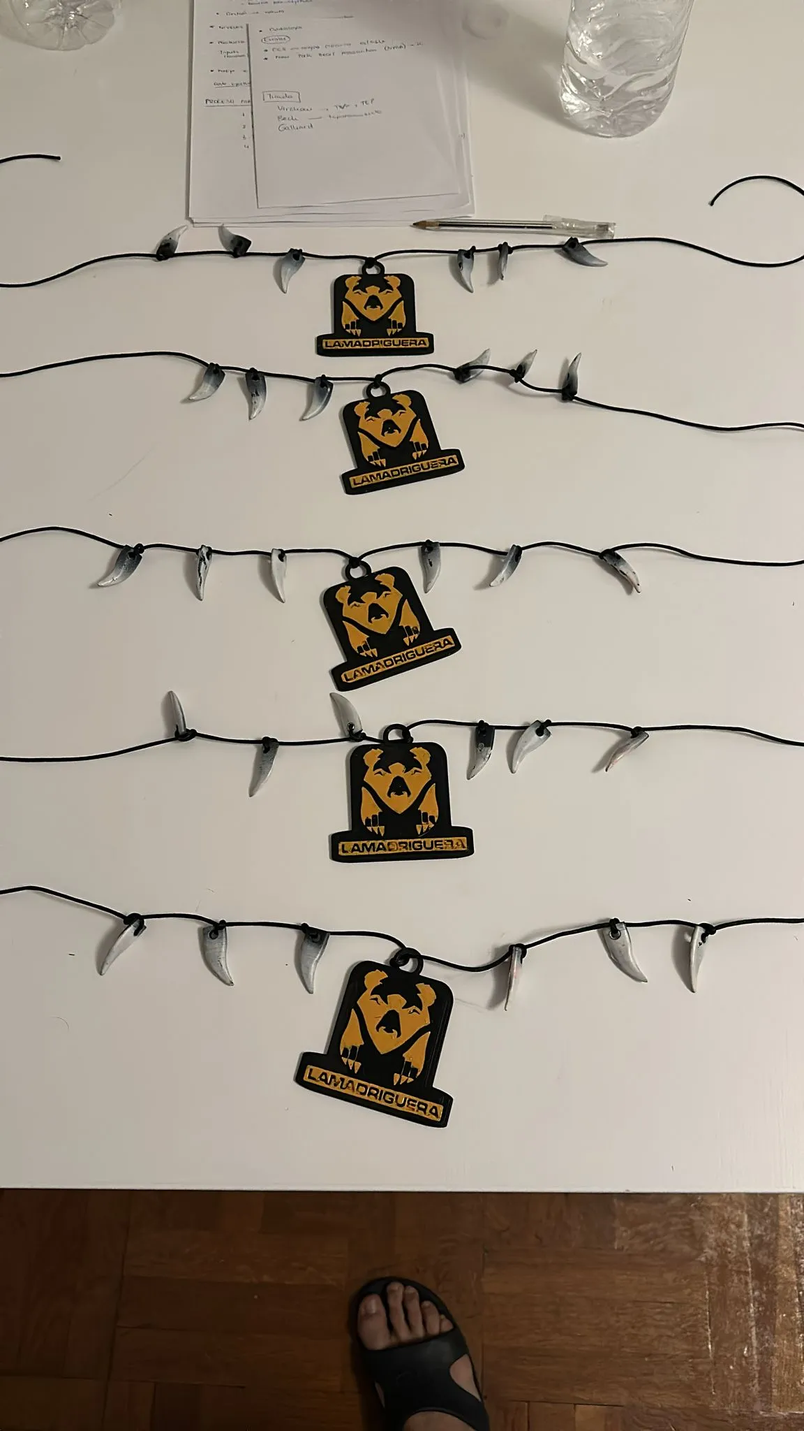 Tiêu đề Mặt dây chuyền La Madriguera Tóm tắt Mặt dây chuyền