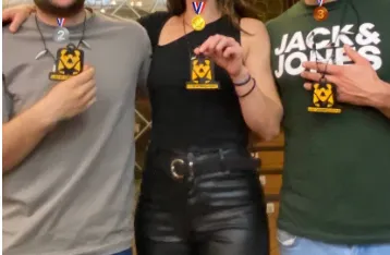 Tiêu đề Mặt dây chuyền La Madriguera Tóm tắt Mặt dây chuyền