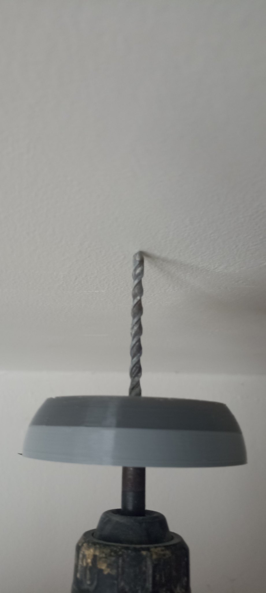 Tiêu đề Che bụi khoan trần vrtaní do strop Tóm tắt Kryt na vr