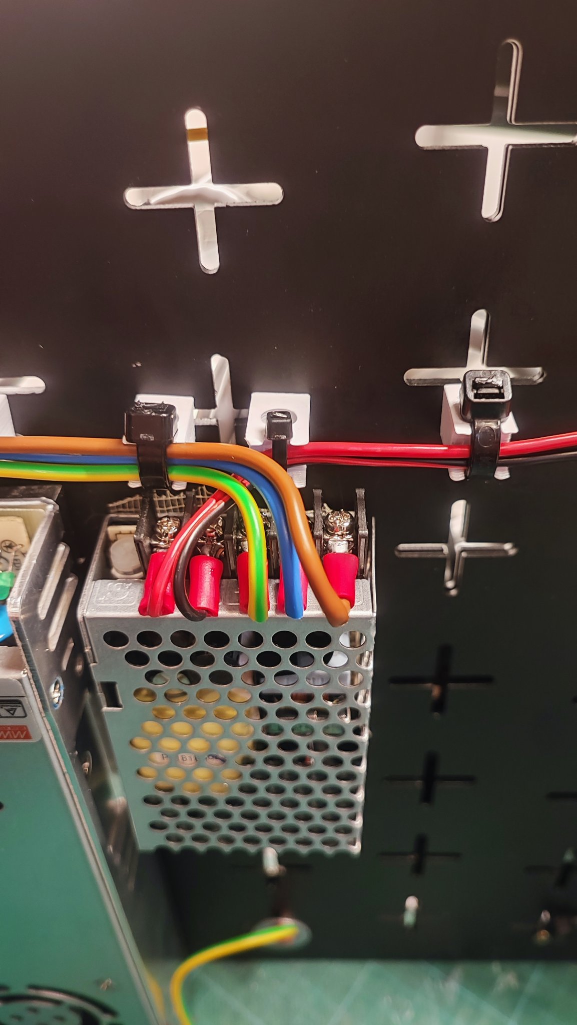 Universal Cableholder with Zipties