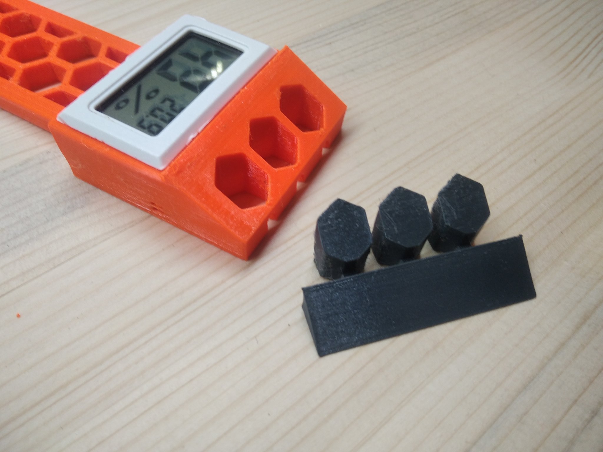 Dụng cụ cạo băng HEX tích hợp cảm biến nhiệt độ và độ ẩm