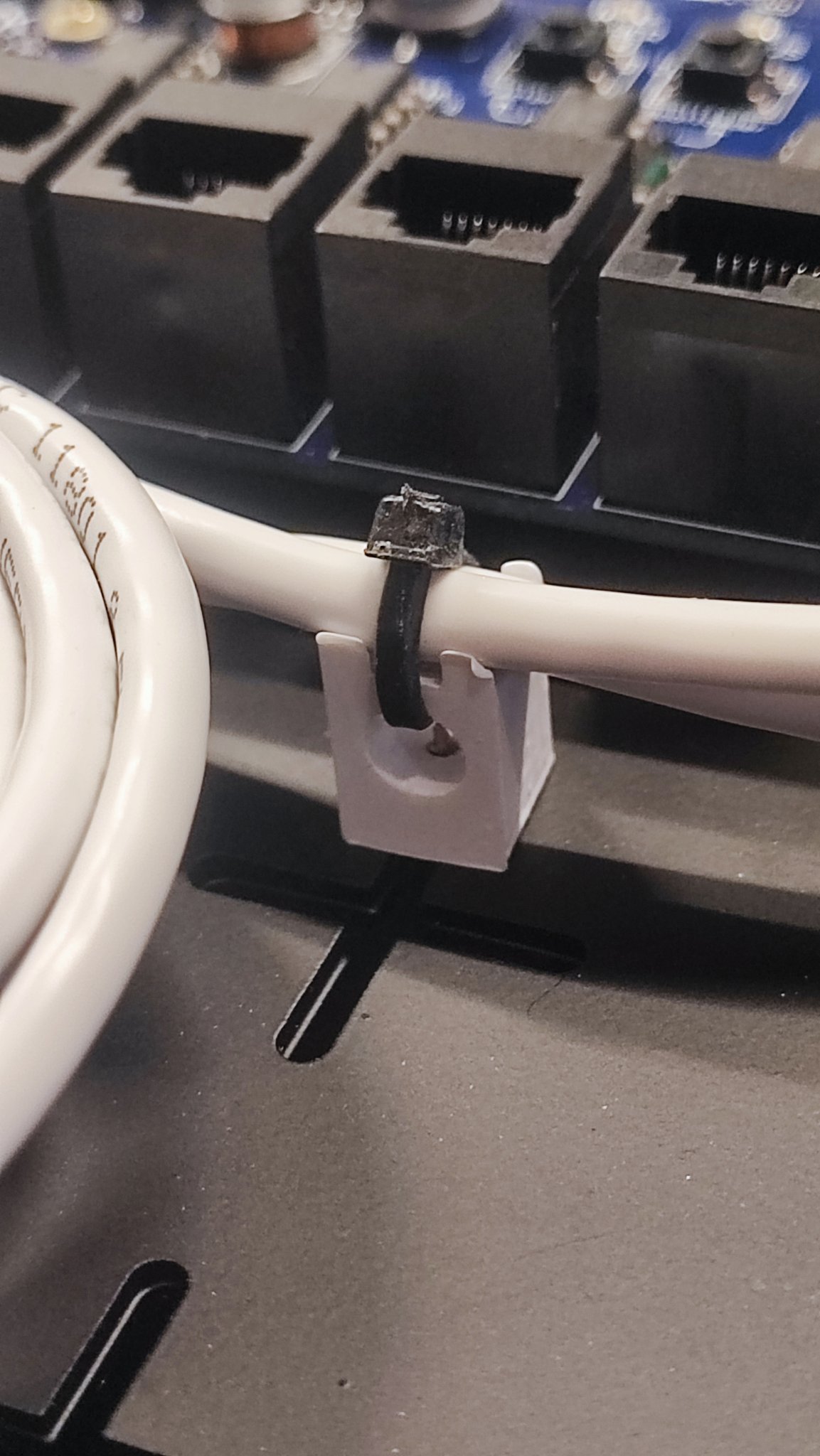 Universal Cableholder with Zipties