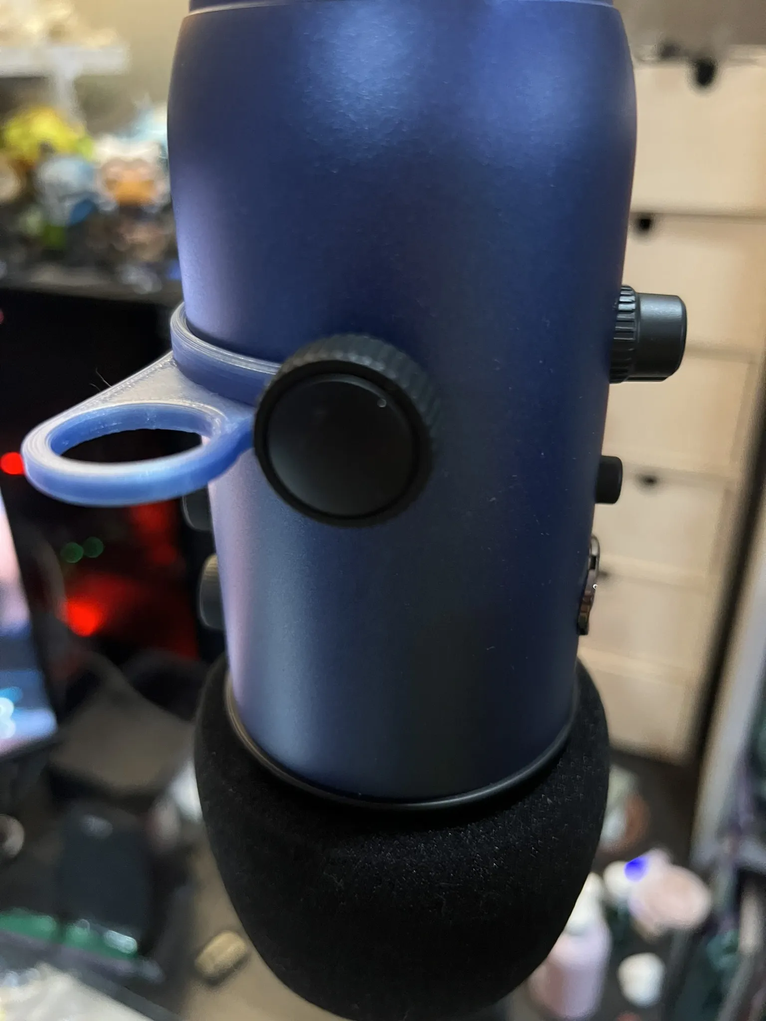 Tiêu đề Tab kéođẩy micrô điện dung USB Yeti Blue của Logitech T