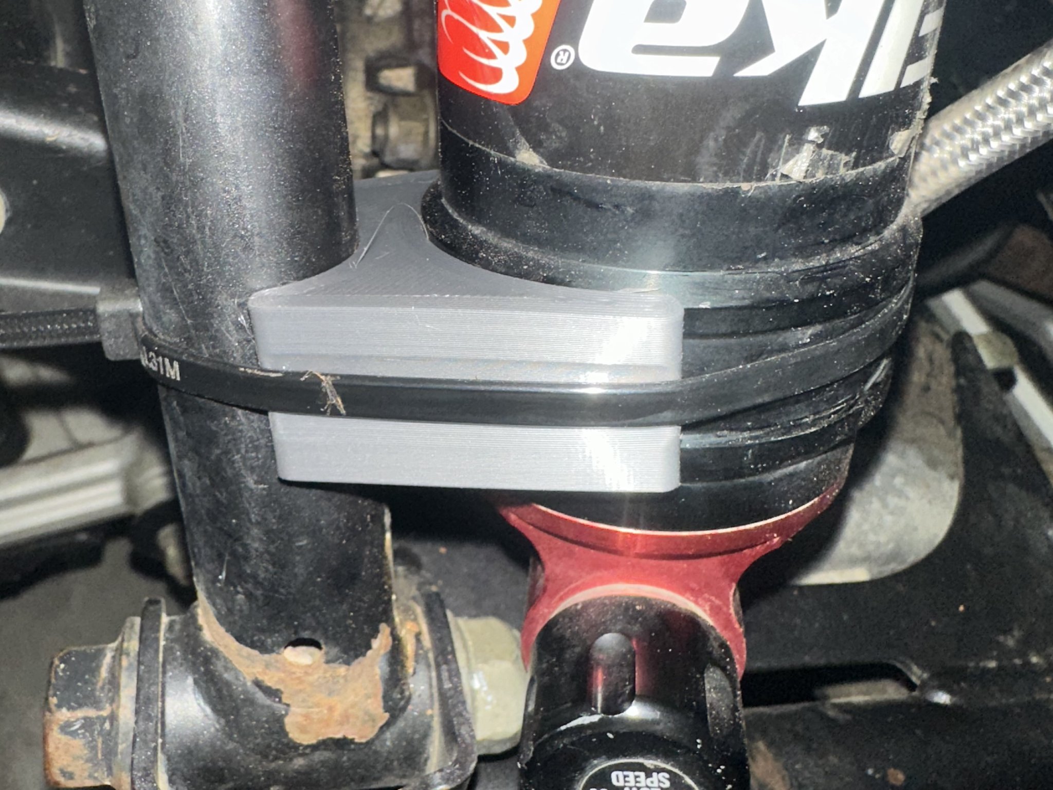 Bas Gắn Bình Dầu Phuộc Elka