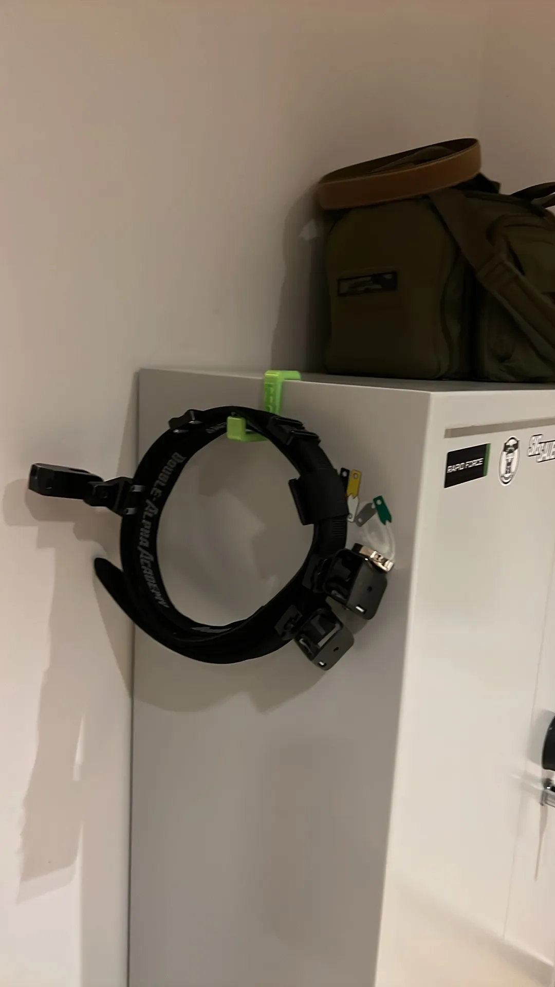 Tiêu đề Wieszak na pas do IPSC Tóm tắt Wieszak na magnesy do przykleje