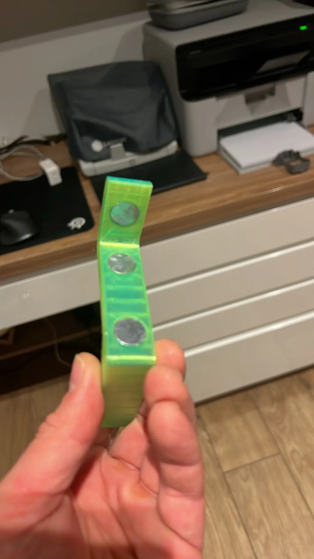 Tiêu đề Wieszak na pas do IPSC Tóm tắt Wieszak na magnesy do przykleje