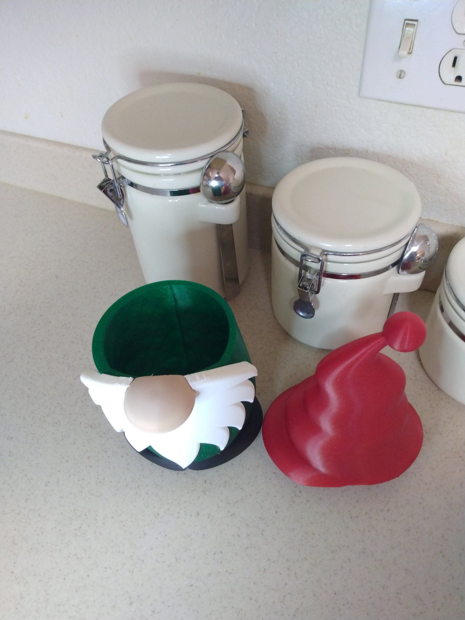 Chậu Đựng Kẹo Gnome Giáng Sinh