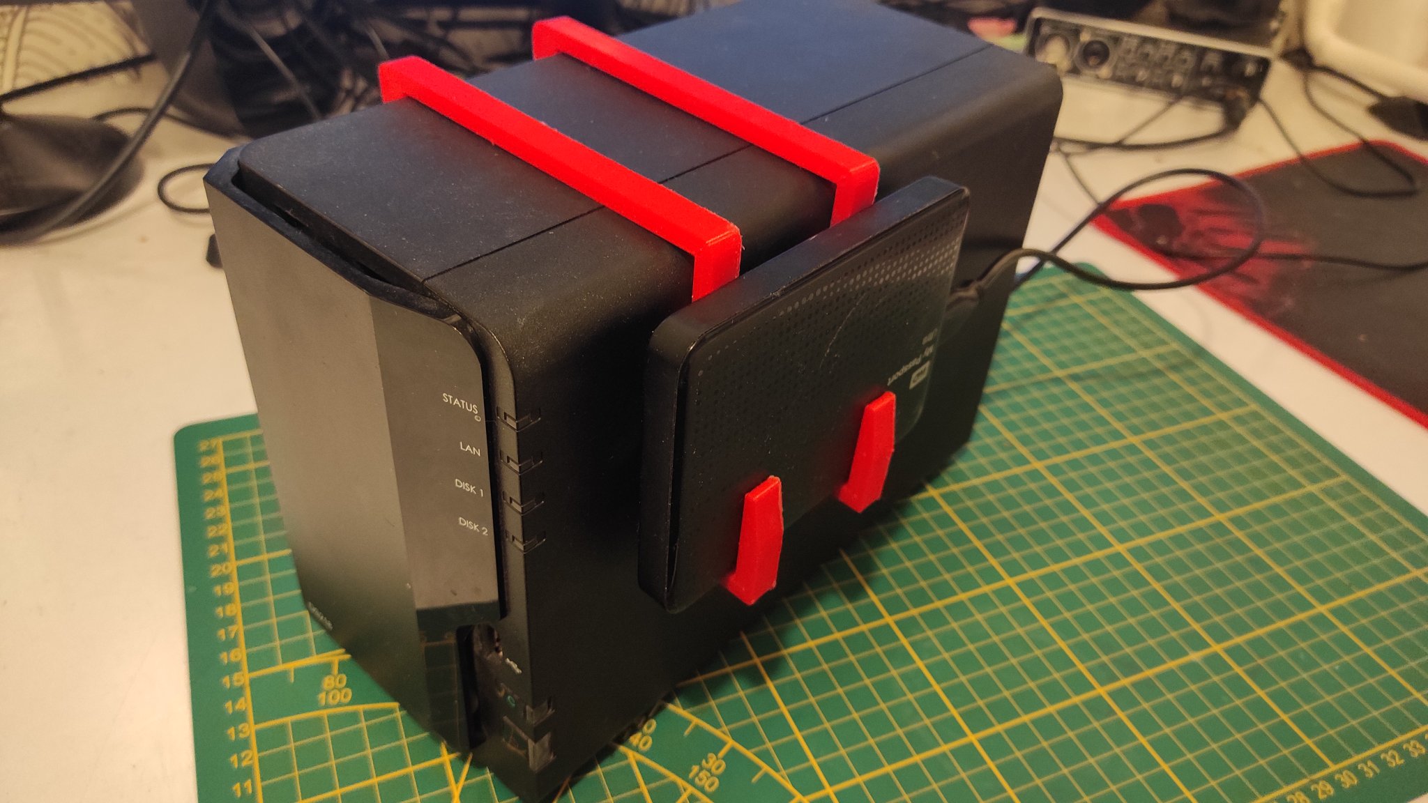 Tiêu đề Giá đỡ Synology DS218 cho ổ cứng gắn ngoài WD Passport