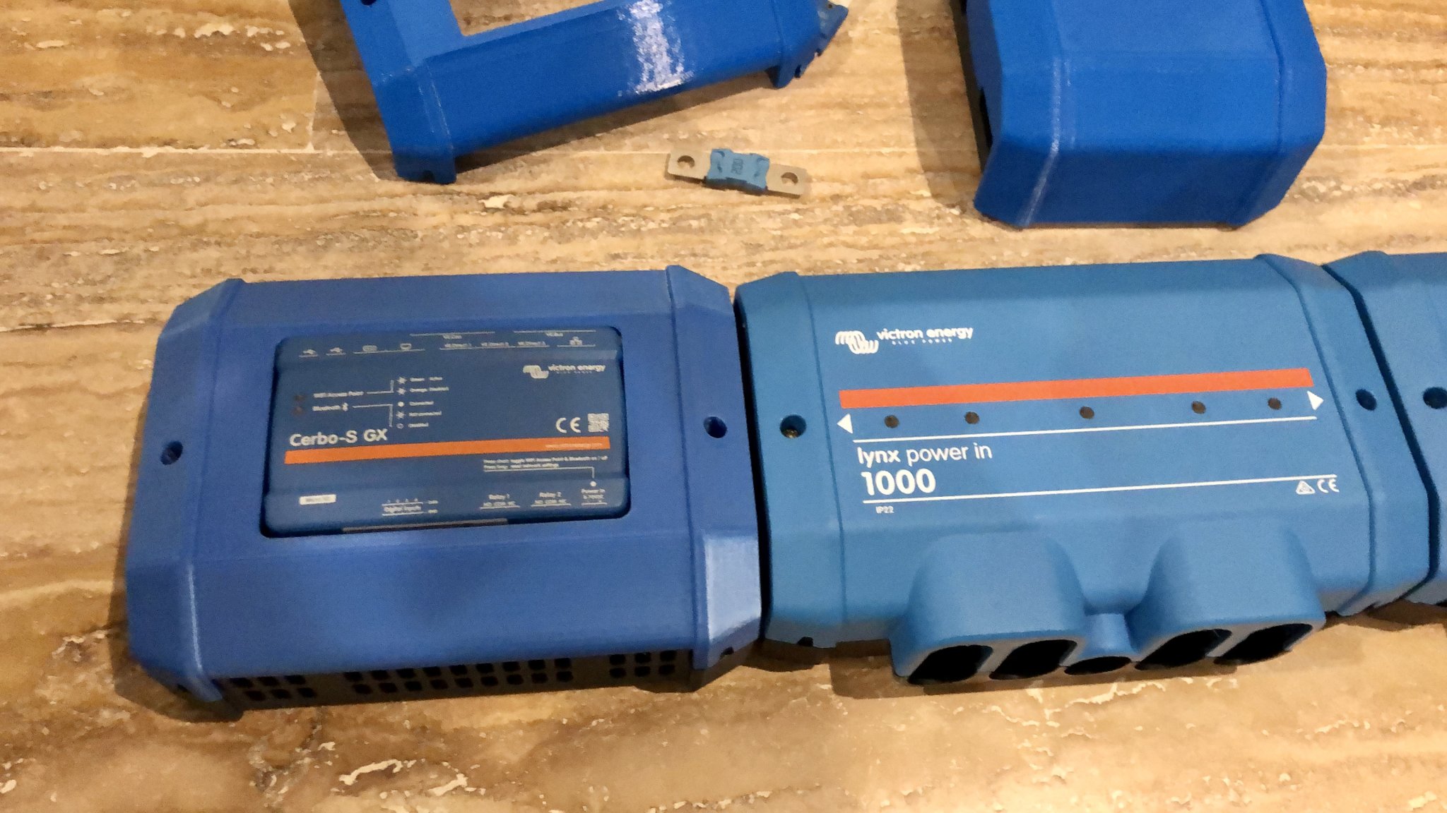 Tiêu đề Vỏ Victron Lynx cho Cerbo GX Tóm tắt Trường hợp thêm C