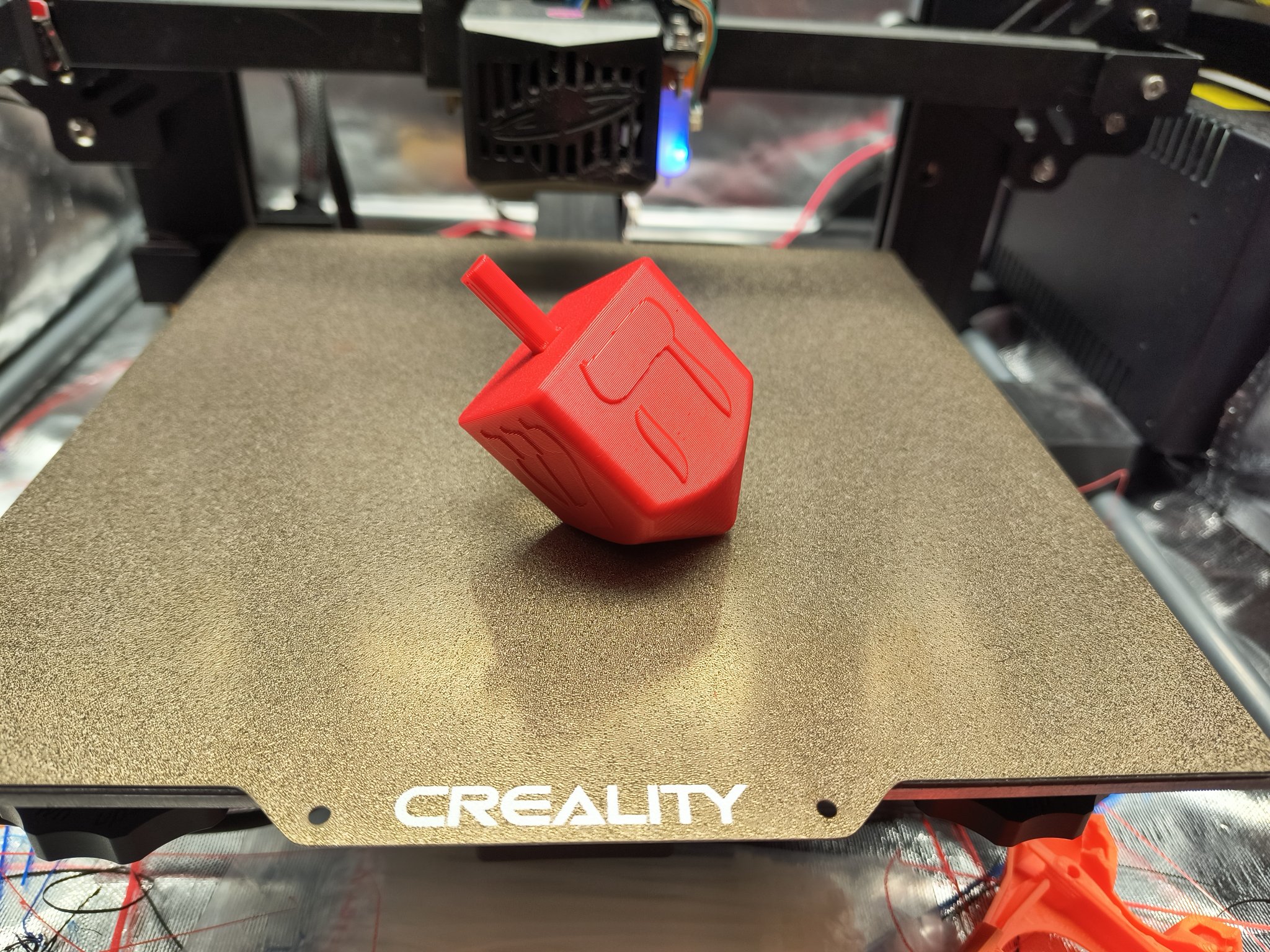 Con Quay Dreidel và Bệ Phóng cho Lễ Hanukkah