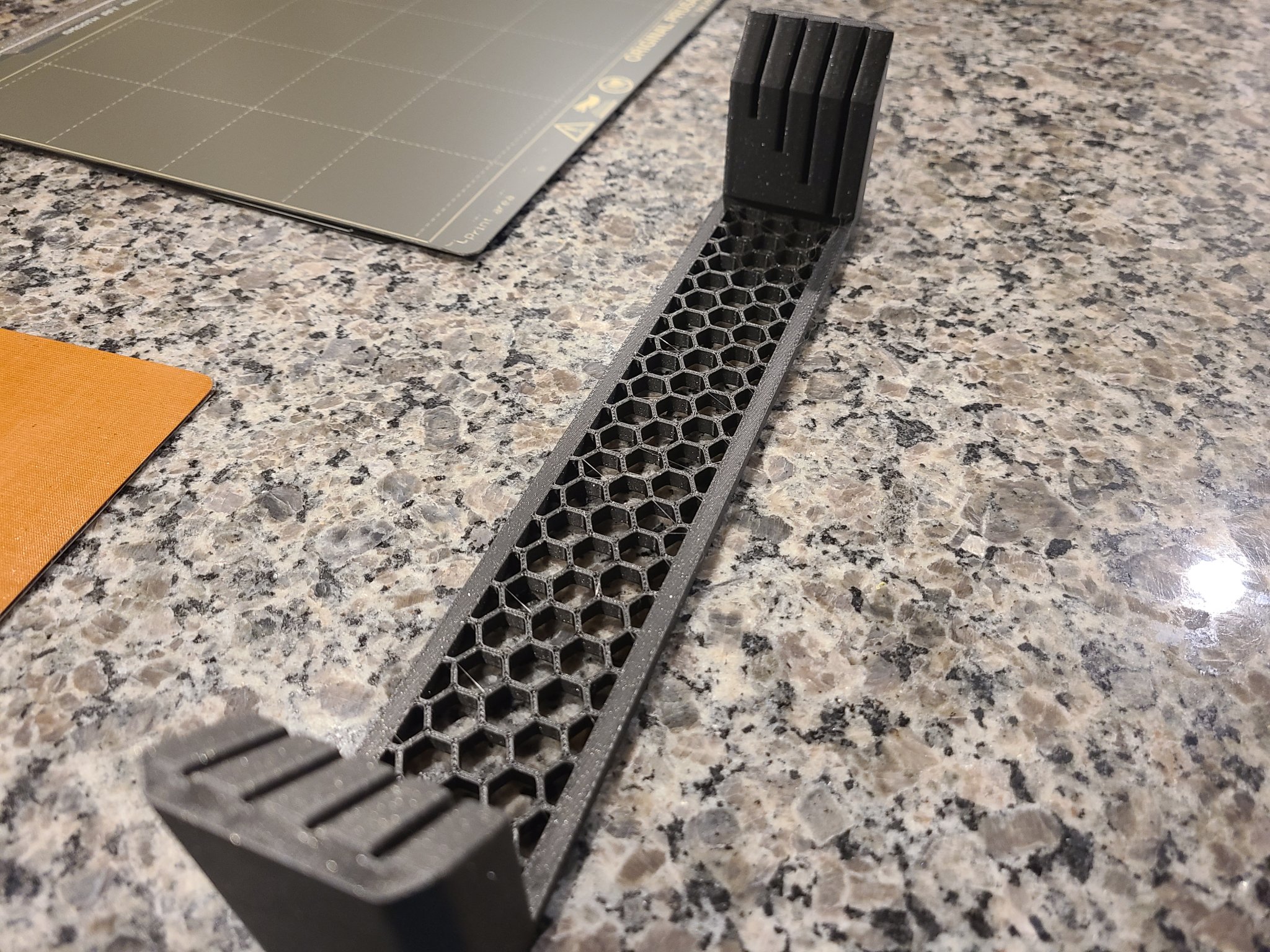4 Piece build plate holder with bigger, offset slot