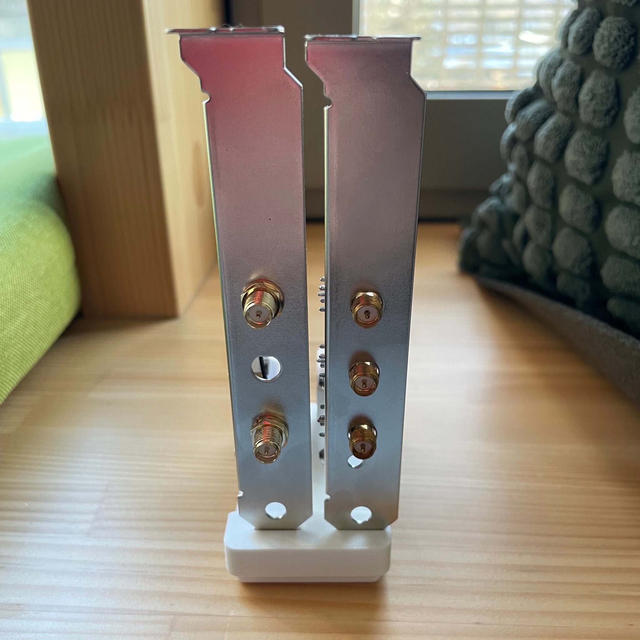 Tiêu đề Đế cắm card Gridfinity PCIe Tóm tắt Giá đỡ hai card P