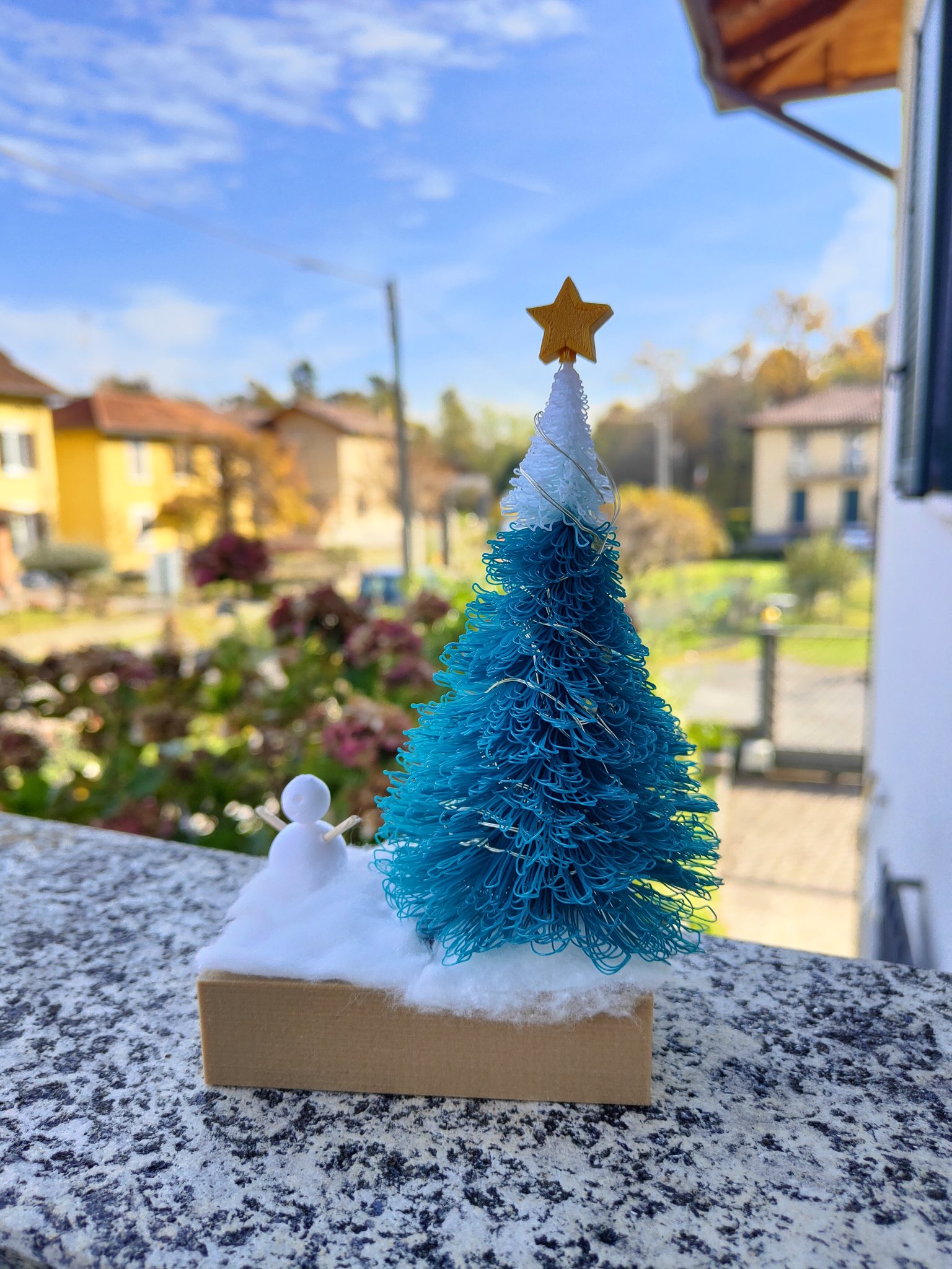 Tiêu đề Cây đèn Giáng sinh Tóm tắt Cây thông Noel có đèn và n