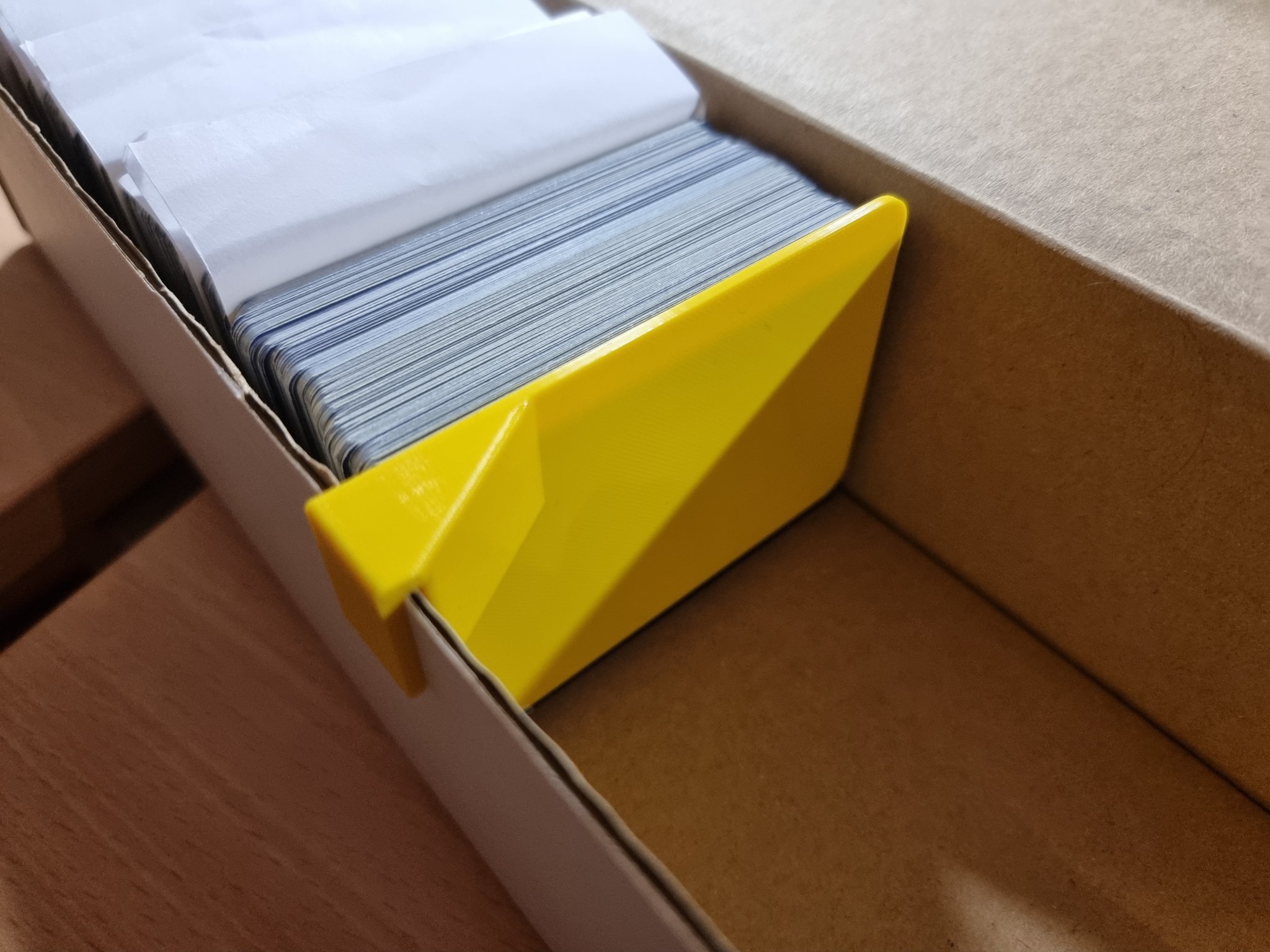 Tấm chặn cho hộp giấy đựng thẻ bài TCG