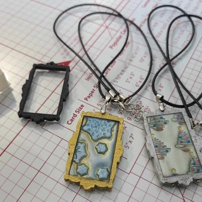 Mặt dây chuyền khung ảnh kèm dụng cụ cắt đất sét polymer