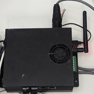 Không gian bổ sung cho RPI Hats khi sử dụng WaveShare CM4-IO-POE-BOX-B