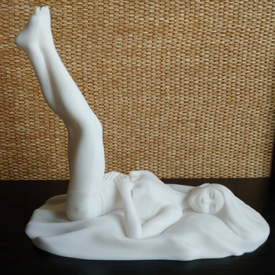 Tượng Chặn Sách Blu-ray Cô Gái Đang Nghỉ Ngơi