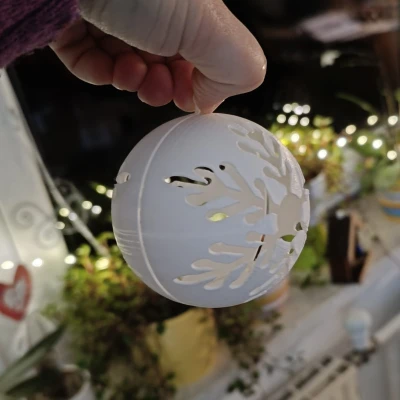 Quả cầu Giáng sinh có đèn LED