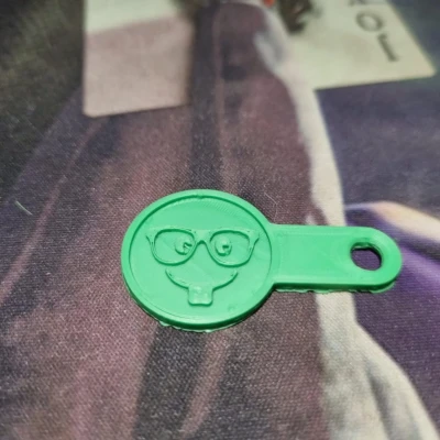 Móc Khóa Xe Đẩy Hàng Euro Emoji "Awesome"