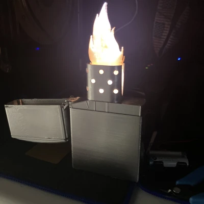 Zippo Lighter with Flame cho DieHard Christmas