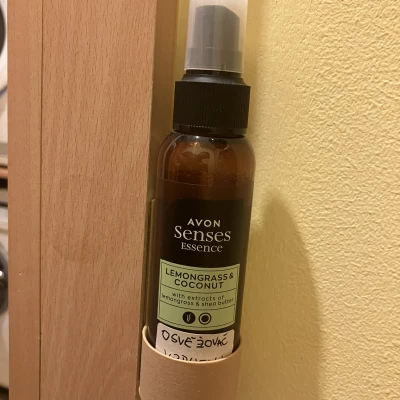 Giá xịt nhà vệ sinh