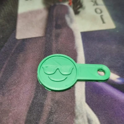 Chip mua sắm với biểu tượng cảm xúc "Cool"