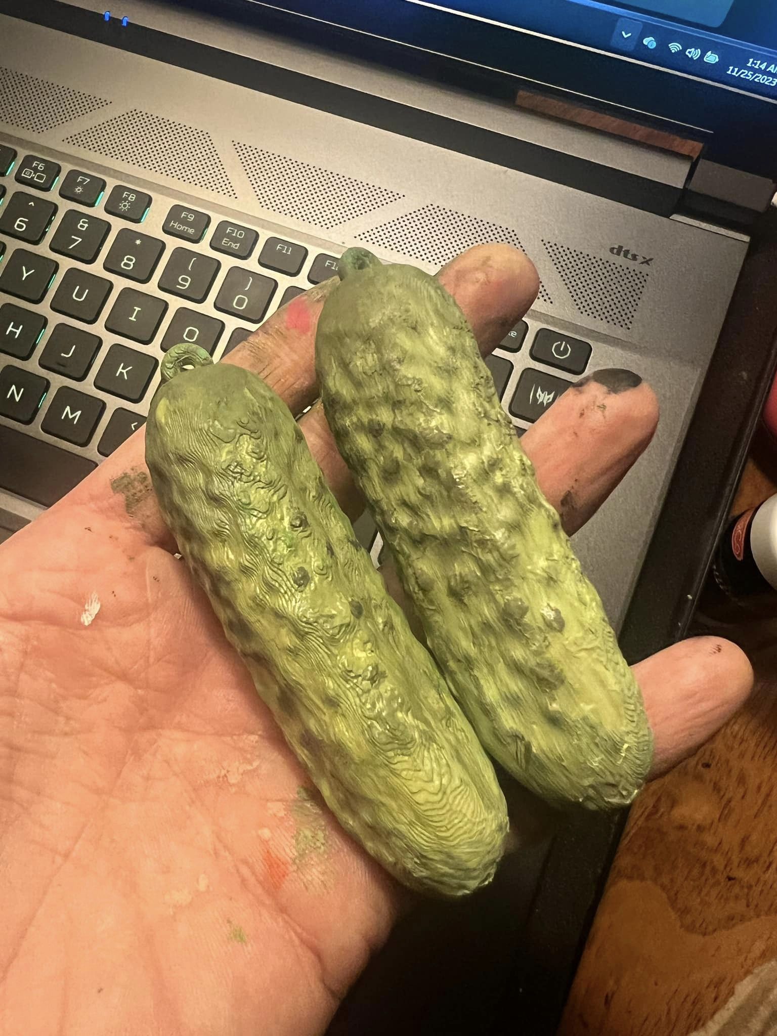 Dưa Chuột Muối Đơn Giản Có Vòng Treo Dùng Làm Đồ Trang Trí Hoặc Trang Sức, Hoặc Đơn Giản Là... Dưa Chuột Muối. Dưa Chuột Giáng Sinh