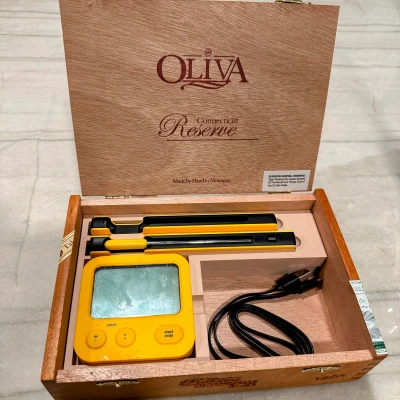 Lỗ cắm Nhiệt kế Combustion Inc. cho Hộp Xì Gà