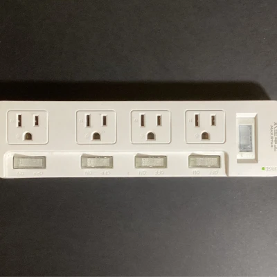 Giá đỡ ổ cắm điện cho Max Star (太星電工電源插座延長線固定座)