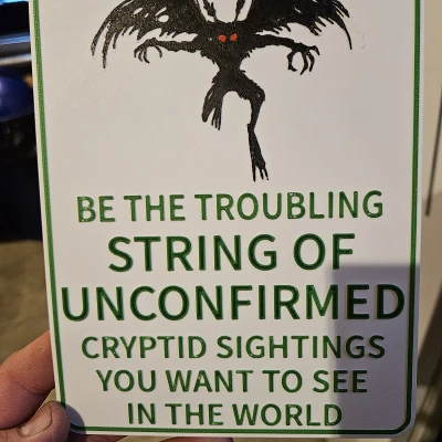 Biển hiệu Mothman Huyền Thoại