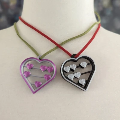 Mặt dây chuyền trái tim nhảy múa