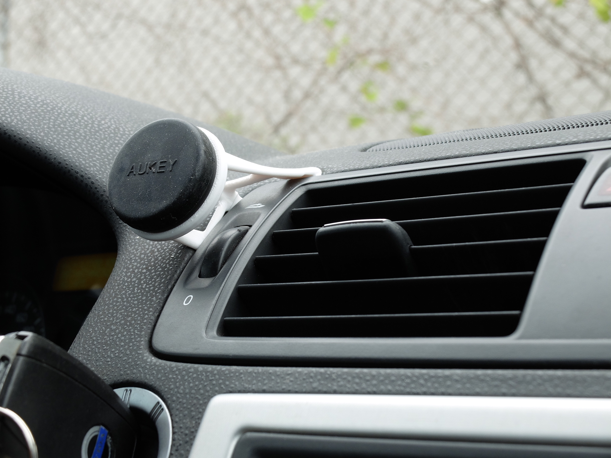 Giá Đỡ Điện Thoại Nam Châm Cho Volvo C30 S40 V50