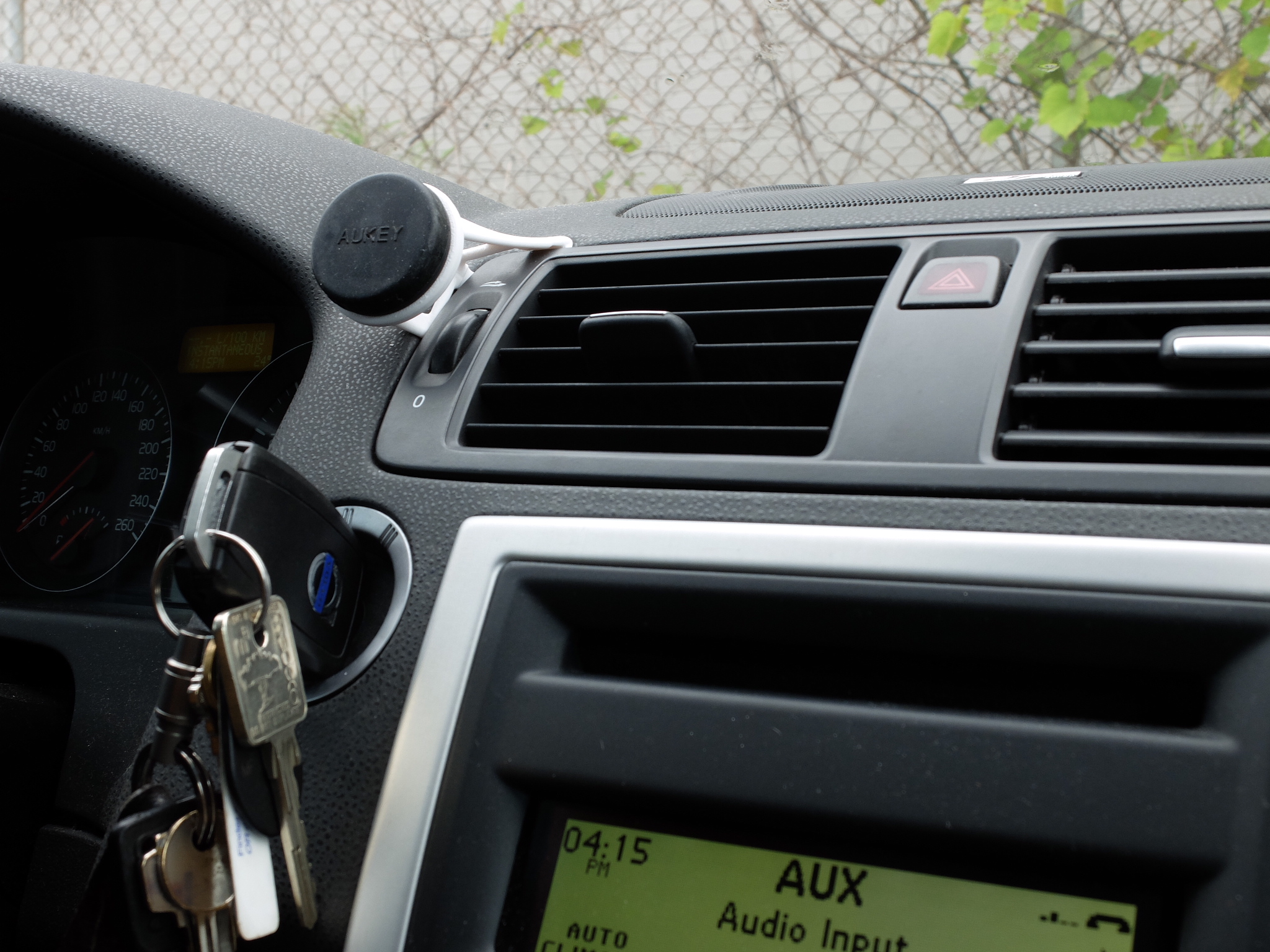 Giá Đỡ Điện Thoại Nam Châm Cho Volvo C30 S40 V50