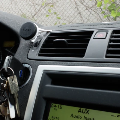 Giá Đỡ Điện Thoại Nam Châm Cho Volvo C30 S40 V50