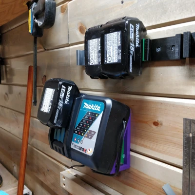 Giá Treo Tường Bộ Sạc Makita DC18RC