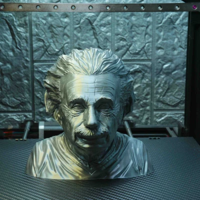 Albert Einstein Không Cần Hỗ Trợ