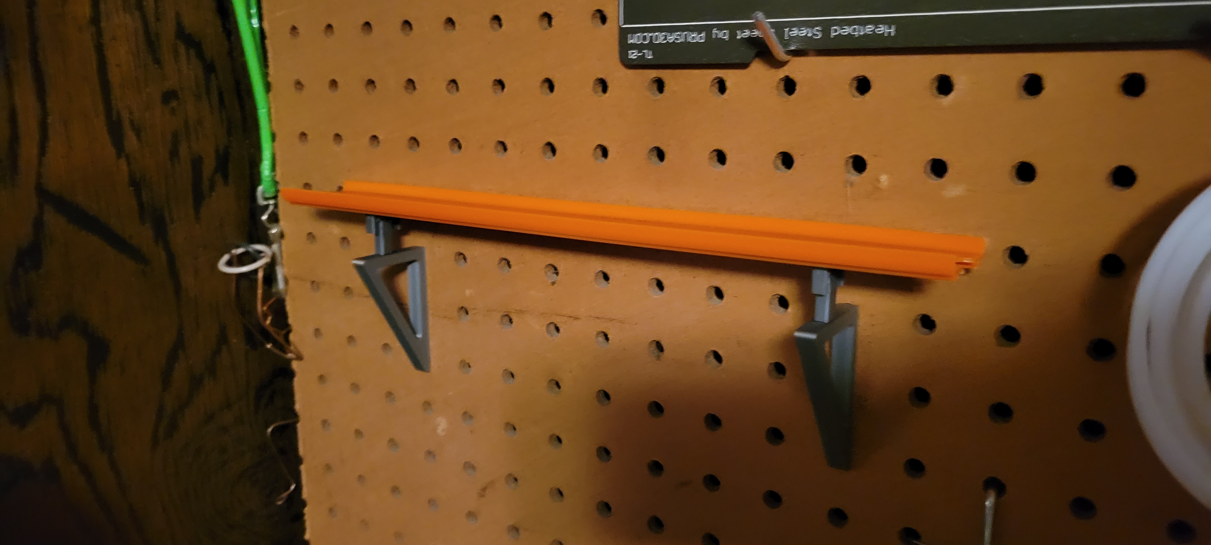 Giá đỡ bảng treo đồ cho các đoạn đường ray Hot Wheels